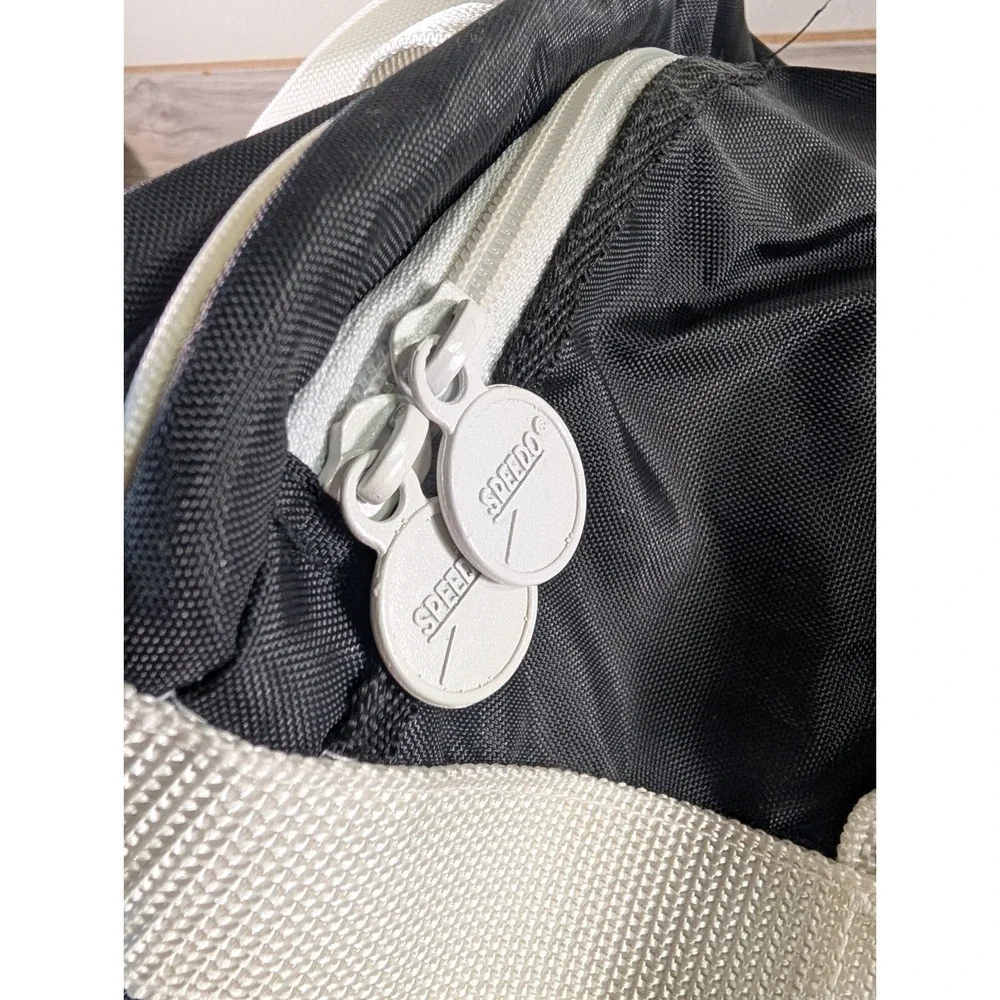 Vintage Speedo Large Swim/Travel/Gym Duffel Bag Retro White / Black  Mesh Pocket